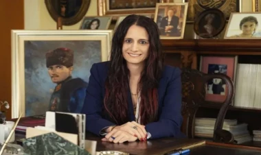 Türkiyənin ən varlı qadını - Sərvəti dodaq uçuqlatdı - FOTO