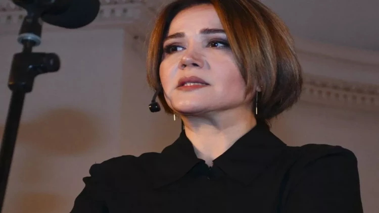 Xalq artisti özünü tanınmaz hala saldı - FOTO