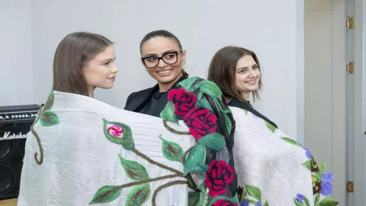 Milli İncəsənət Muzeyində “Keçə sənəti: əllərin sehri” çərçivəsində defile nümayiş etdirilib - FOTO