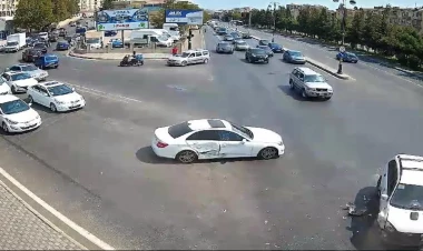 Bakıda qırmızı işıqda keçib qəzaya düşənlər - Anbaan görüntülər