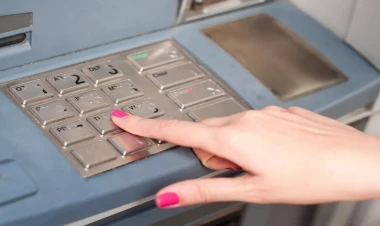 Nağdlaşdırma zamanı niyə yüksək məbləğdə komissiya tələb olunur? - VİDEO