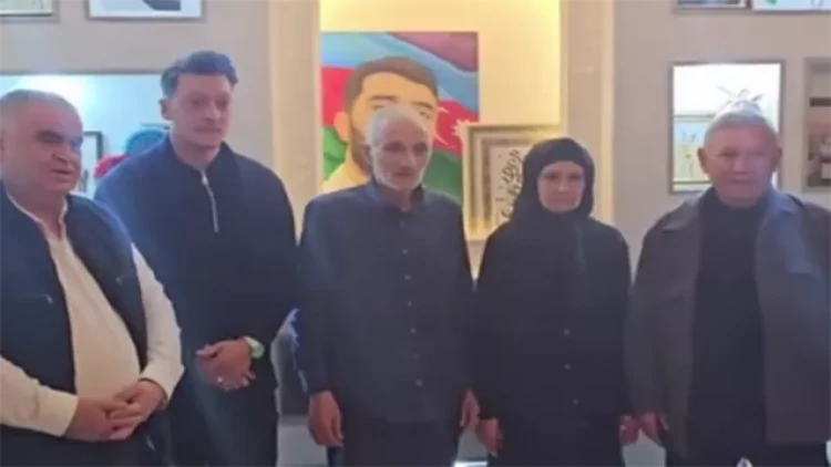Məsut Özil şəhid Elgün Quliyevin evində - VİDEO