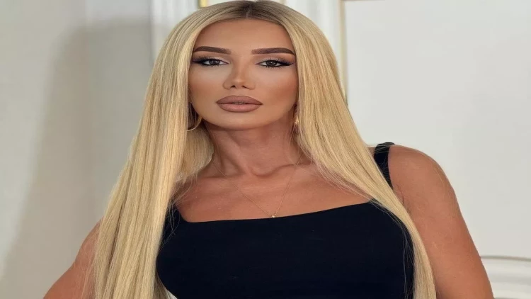 Azərbaycanlı müğənni onunla FOTO çəkdirmək istəyən KİŞİNİ VURDU - VİDEO