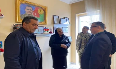 Novruzəli Aslanov Vətən müharibəsi şəhidlərinin ailələrini ziyarət edib - FOTO