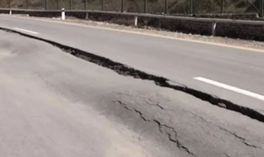 Diqqət! Bu yolda sürüşmə ehtimalı var - VİDEO