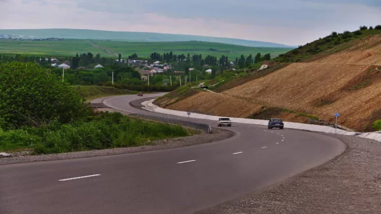 Bu yolda hərəkət ikiaylıq məhdudlaşdırılır