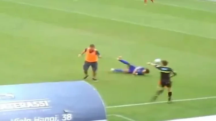 Meydanda görünməyən hadisə: Baş məqşçidən inanılmaz hərəkət - VİDEO