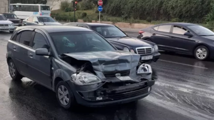 Yola bitum dağıldı, 6 maşın sürüşüb toqquşdu - FOTO