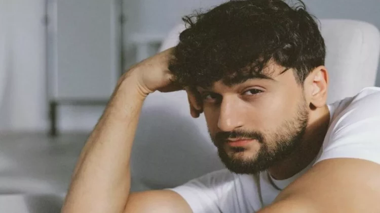 İş adamı azərbaycanlı müğənniyə bahalı hədiyyə aldı