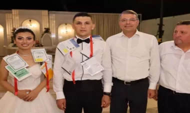 Bələdiyyə sədri toyda gəlinə görün nə hədiyyə etdi - FOTO