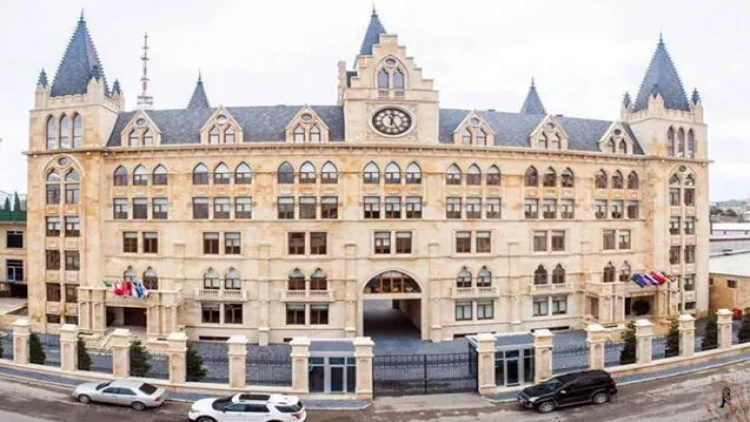 Satışa çıxarılan bu binanın qiyməti 2.47 milyon endirildi