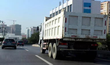 Bakıda yük avtomobilin vurduğu piyada 2 gün sonra öldü