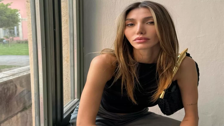 Azərbaycan əsilli model festivala elə geyimdə qatıldı ki... - FOTOlar