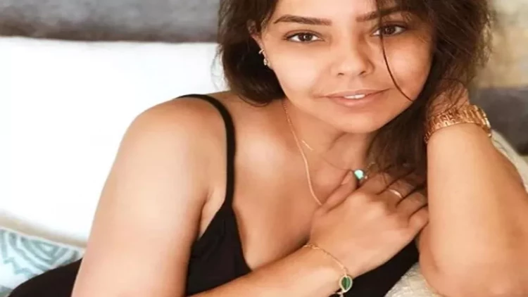 Ebru Gündəş ilk dəfə əri ilə görüntüləndi - VİDEO