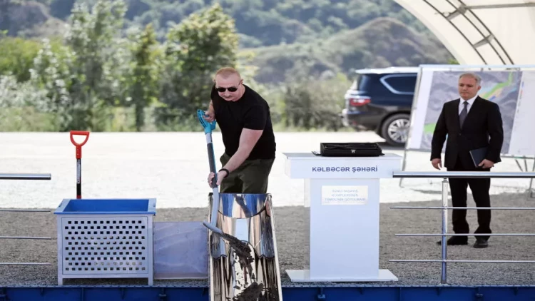 İlham Əliyev Kəlbəcərdə ikinci yaşayış kompleksinin təməlini qoyub - VİDEO - FOTO