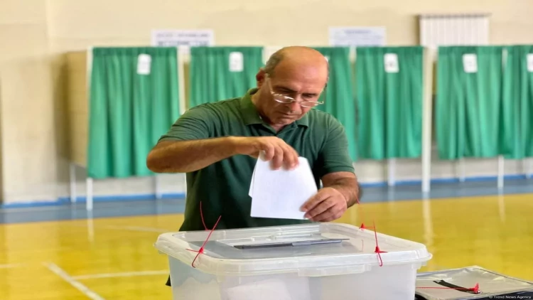 35 saylı məntəqədə 200-dən çox şəxs səs verib