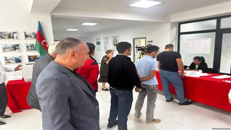 Susda seçicilər səsvermə hüququndan istifadə edirlər - FOTO