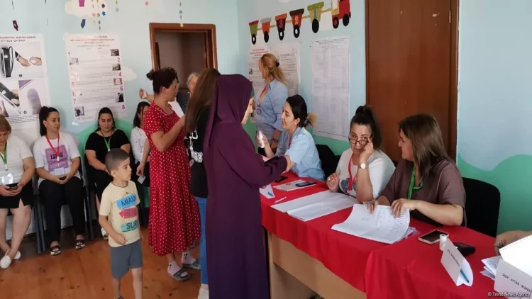 Abşeronda səsvermədə aktivlik müşahidə olunur - FOTO