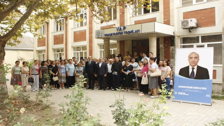 Nizami Səfərov mədəniyyət sahəsində çalışan seçicilərlə görüş keçirib - FOTO