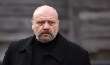 Vatsapını oğurlayıb 80 min aldılar