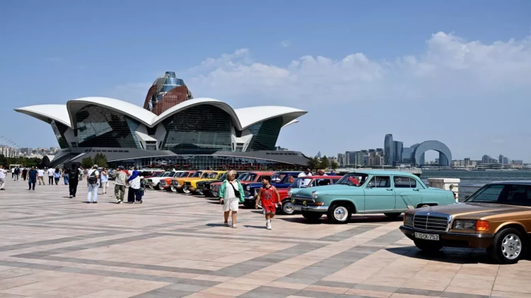 Bakıda klassik avtomobillərin yürüşü və sərgisindən yaddaqalan görüntülər - VİDEO