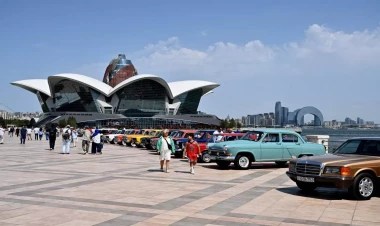 Bakıda klassik avtomobillərin yürüşü və sərgisindən yaddaqalan görüntülər - VİDEO