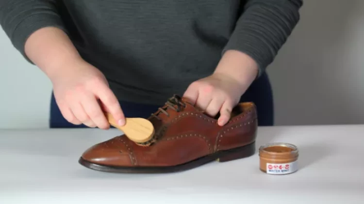 Dəri ayaqqabıların ömrünü necə uzatmaq olar?