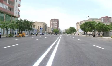 Sürücüləri çaşbaş salan nişanlanma - Həm parkinq, həm avtobus zolağı?