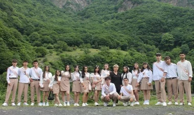 Bu sinifin bütün şagirdləri tələbə oldu