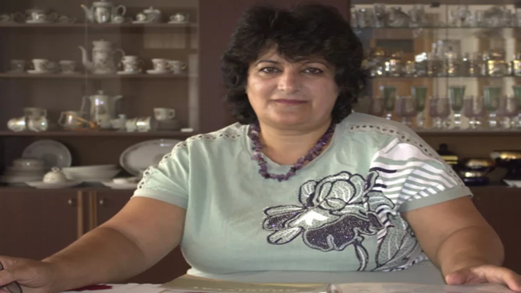 51 yaşında tələbə olan Həqiqət xanım - FOTO