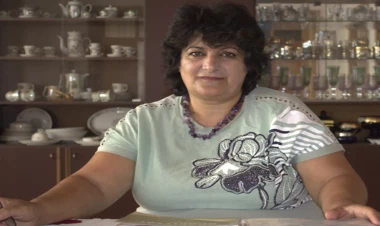 51 yaşında tələbə olan Həqiqət xanım - FOTO