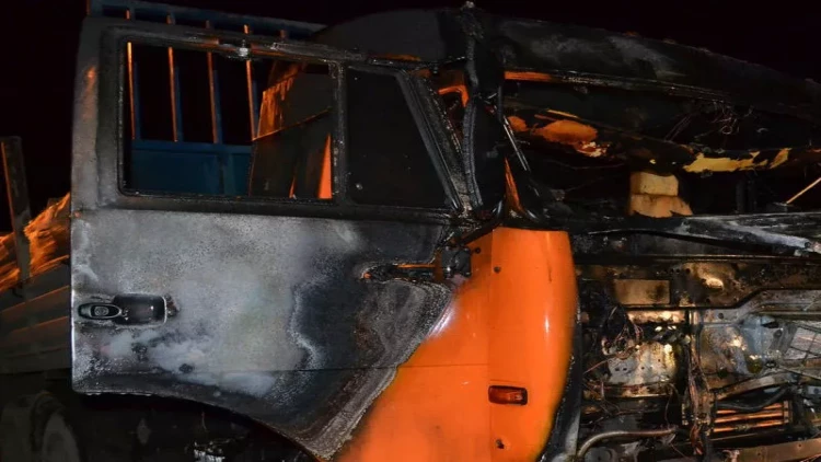 Bakıda “KamAZ” yandı