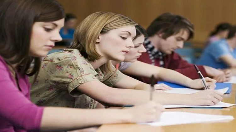 Burada ancaq 687 baldan çox yığanlar oxuyacaq