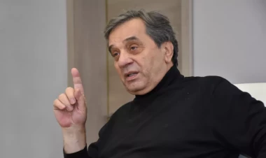 Xalq artisti: “Bu gün efirə köynəksiz çıxıb, əxlaqsız ifadələr işlətmək olar”