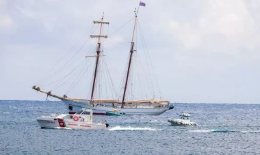 Siciliya sahillərində batan yaxtada iki nəfərin meyiti tapılıb