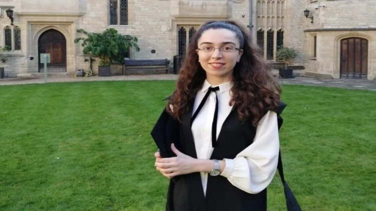 Oksfordda oxuyan azərbaycanlı xanım: 