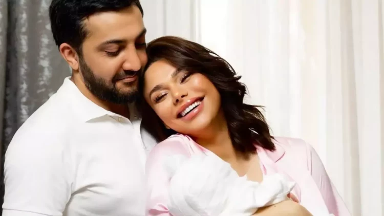 Aysun qızı və əri ilə - FOTO