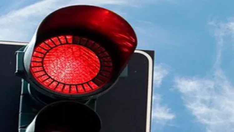 Paytaxtın mərkəzində olan işıqfor niyə 2 ildir işləmir? - RƏSMİ CAVAB - VİDEO