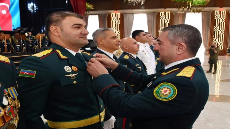 Elçin Quliyev yeni generallara ali hərbi rütbələrini təqdim edib - FOTO