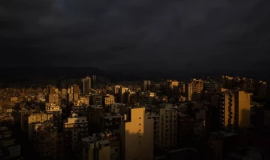 Yanacaq ehtiyatı bitdi, Livan zülmətə qərq oldu