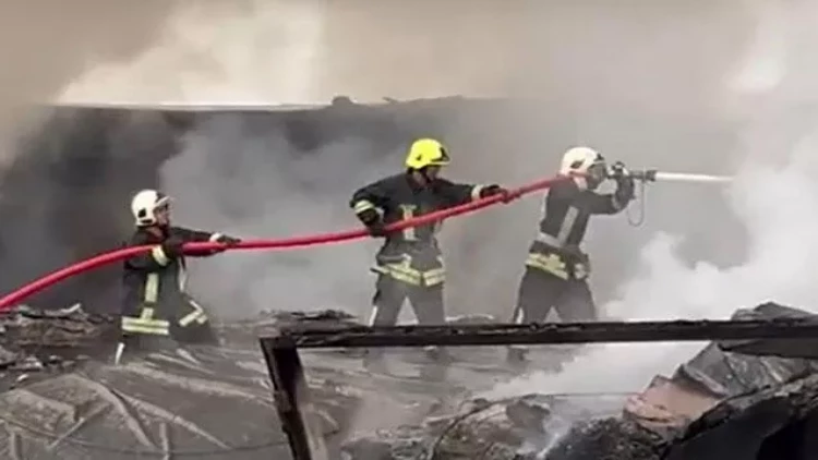 Geyim malları anbarında  yanğın oldu