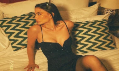 Demet Özdemirdən çimərlik geyimində pozlar - FOTOlar