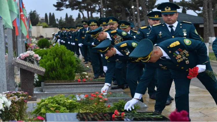 DSX-nin vəzifəli şəxsləri İkinci Fəxri xiyabanı və şəhidlərin məzarlarını ziyarət edib - VİDEO - FOTO