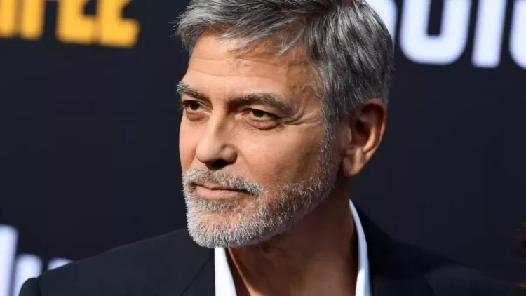 Corc Kluni özünü hərraca çıxardı - FOTO