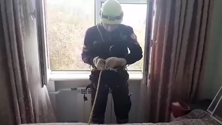 Köməksiz qalan 2 nəfər xilas edildi, 1-nin meyiti tapıldı - VİDEO