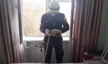 Köməksiz qalan 2 nəfər xilas edildi, 1-nin meyiti tapıldı - VİDEO