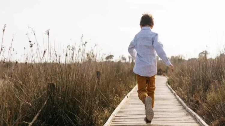 6 yaşlı uşaq polis olan atasını öldürdü