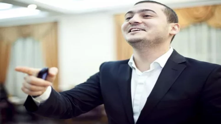 Emil Bədəlov yeni doğulan qızının üzünü göstərdi - FOTO