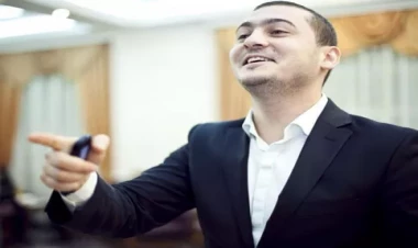 Emil Bədəlov yeni doğulan qızının üzünü göstərdi - FOTO