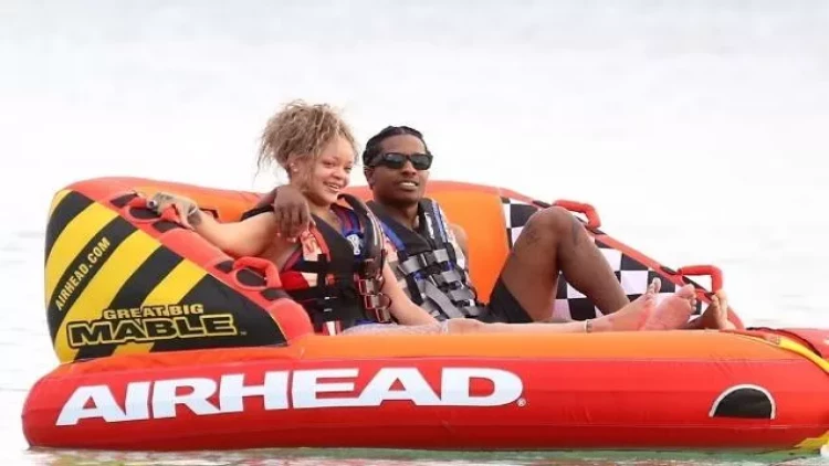 Rihanna sevgilisi ilə istirahətdə - FOTOlar